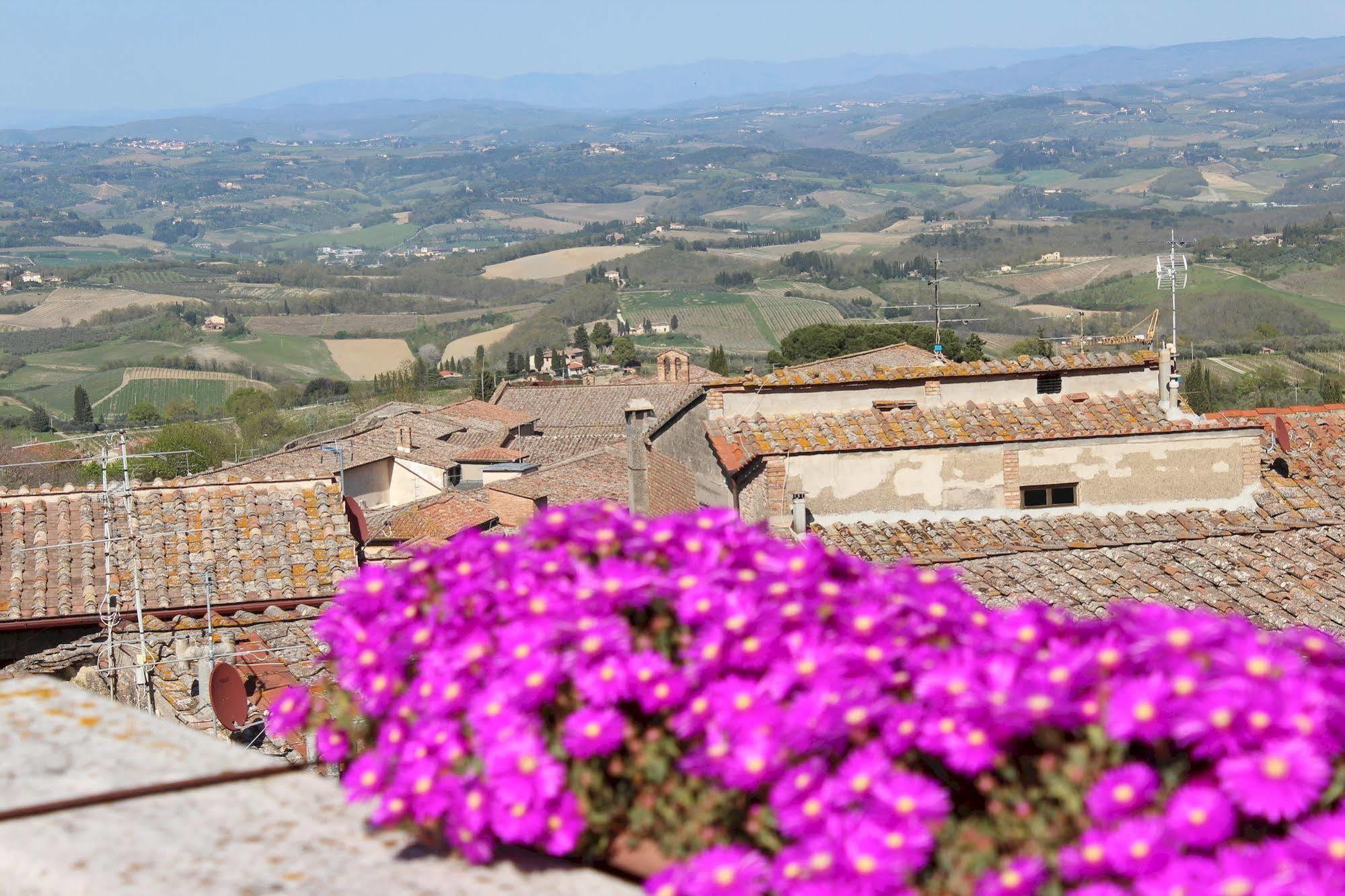 Locanda La Mandragola Bed & Breakfast San Gimignano Exterior photo